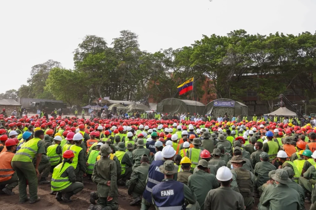 En imágenes: Ejército Bolivariano asiste áreas de La Guaira golpeadas por terremotos 8 5082511595279158293