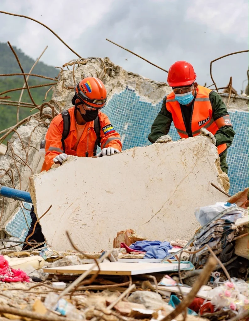 En imágenes: Ejército Bolivariano asiste áreas de La Guaira golpeadas por terremotos 5 5082511595279158294
