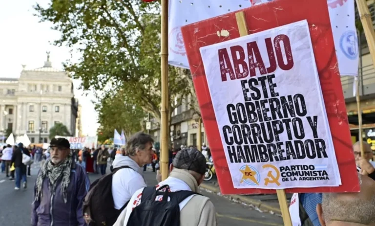 argentina protesta trabajadores ajuste milei foto efe