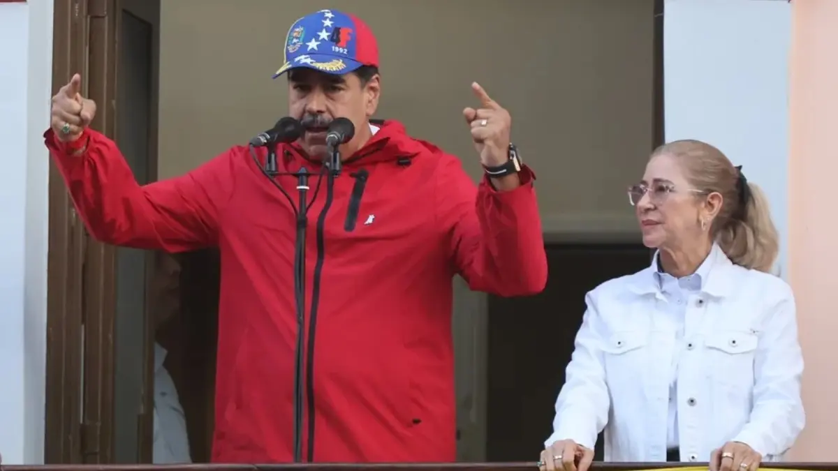 cilia flores maduro 1.jpg