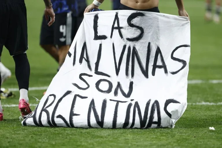 FIFA rechaza sanción británica y autoriza la bandera de Malvinas - teleSUR