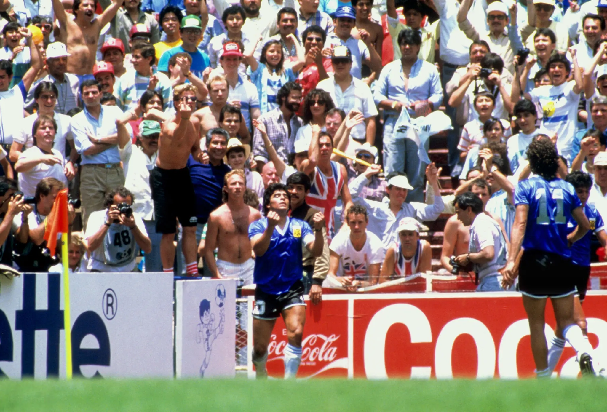 maradona festejo.jpg