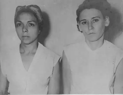 melba hernandez y haydee santamaria en el vivac de santiago.jpg