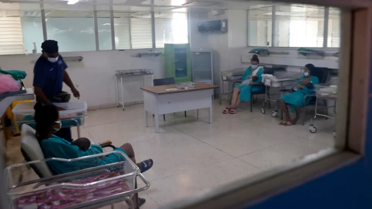 mujeres madres sala uci pediatrico habana jul26