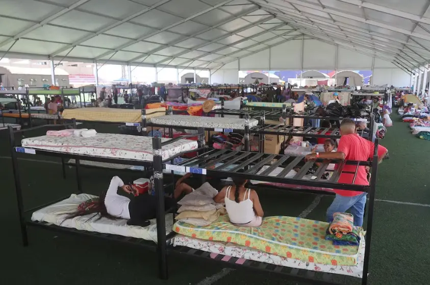 Venezuela consolida campamentos transitorios para resguardar a damnificados por terremotos 6 venezuela campamentos transitorios foto efe.jpg