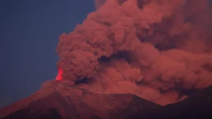 Guatemala declara alerta roja por fase explosiva del volcán de Fuego 20 8022643927001w 1