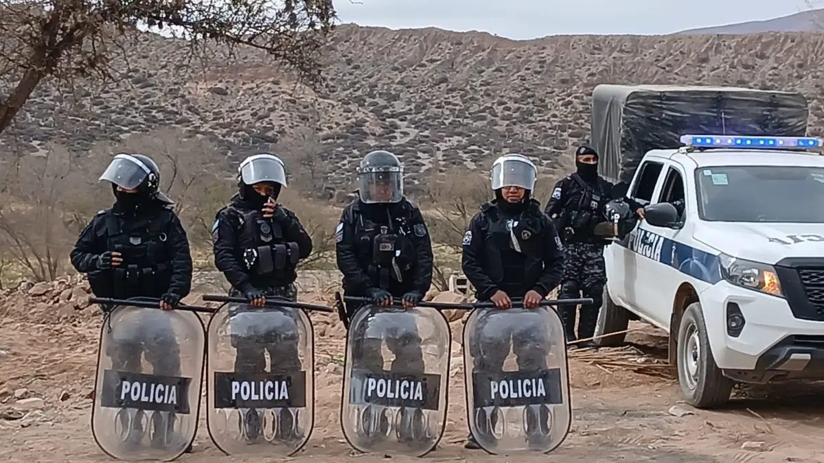 argentina gendarmes represion santa rosa humahuaca jujuy 1.jpg