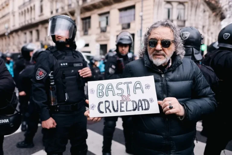 argentina protesta jubilados vs ajuste foto efe