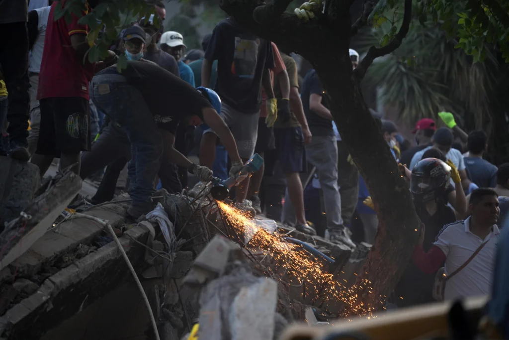 Terremoto en Colombia deja 132 muertos y cinco ciudades capitales en alerta roja 2 c7dc63147548359de19aa52a3d4f645e591b55c4w
