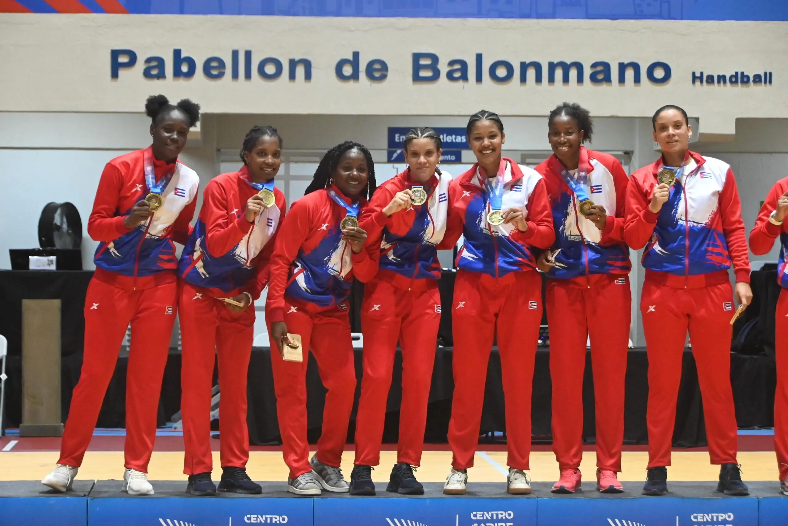 cub oro en balonmano scaled 1.jpg