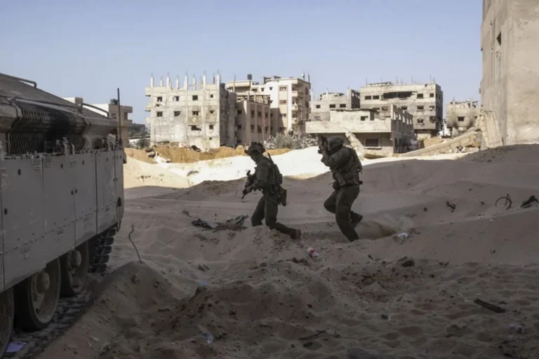 el ejercito israeli mata a dos palestinos que cruzaron la linea amarilla en gaza