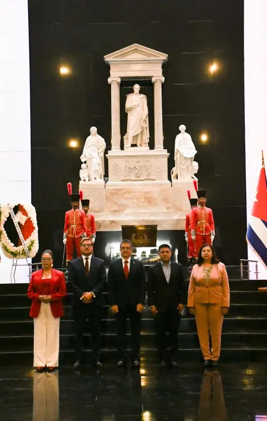 Venezuela rinde homenaje a Fidel, "líder íntegro y referencia para los pueblos libres del mundo" 2 homenaje fidel caracas 13ag26 2.jpg