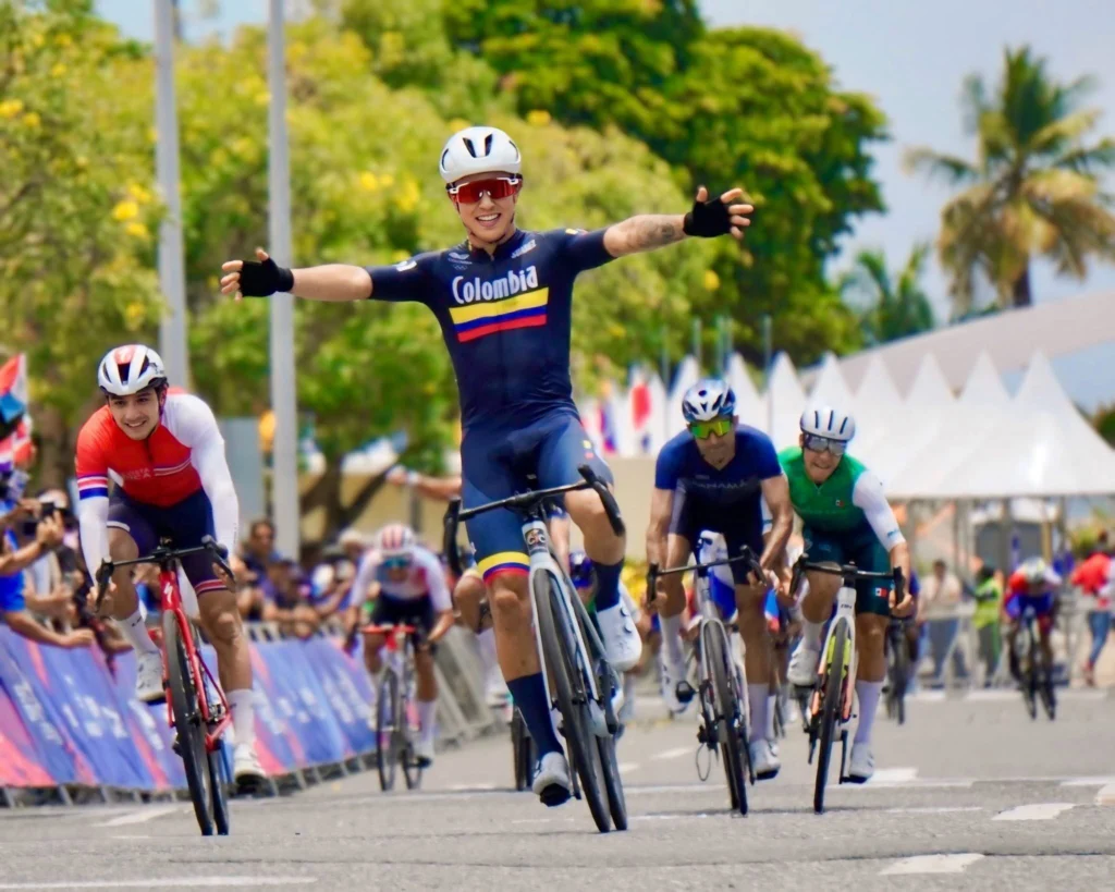 Nicolás Gómez conquista el oro en el ciclismo de ruta de Santo Domingo 2026