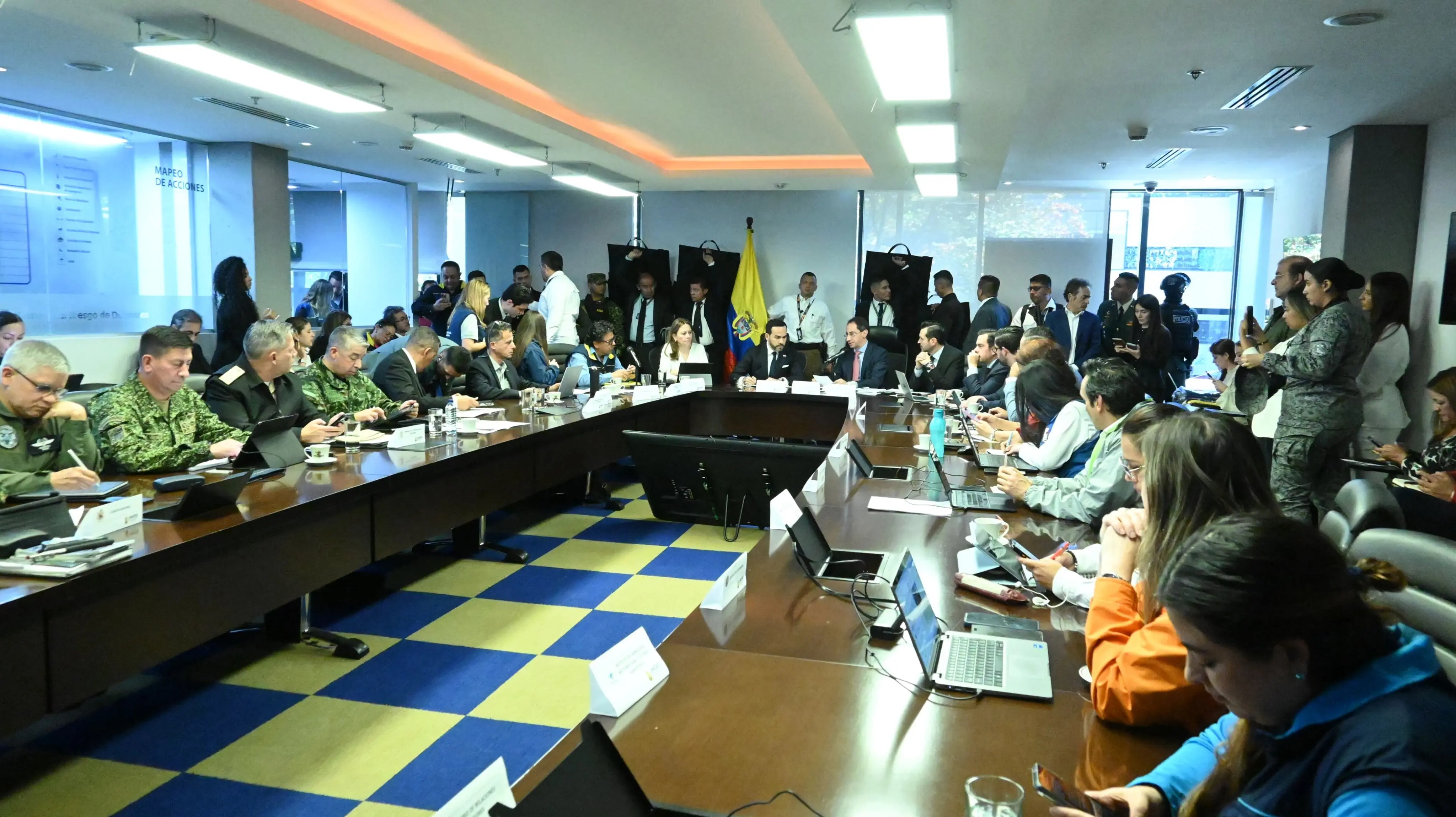 hpx42jqxeaaq ai.jpg