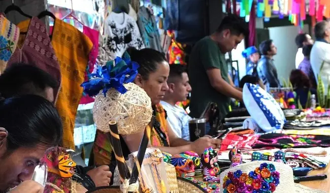 Lenguas originarias: palabras del corazón y la resistencia 2 las cali son espacios destinados a la ensenanza el uso el aprendizaje la documentacion la promocion la transmision intergeneracional y la difusion de las lenguas indigenas.jpeg