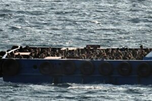 Rescates y naufragios desnudan la crisis migratoria en Europa 11 migracion africana