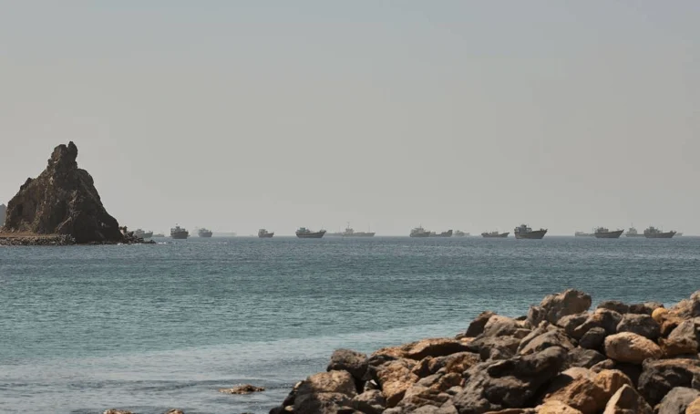 ormuz barcos fars 2026