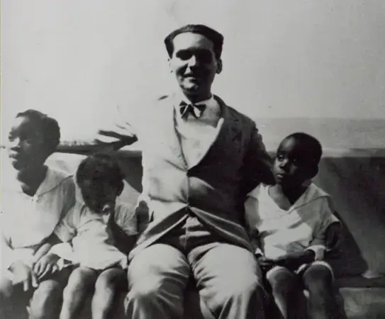 portada 8c25b0a0 9a1f 11f1 aed2 8d6da8d75094garcia lorca con un grupo de ninos en la habana 1930.jpg