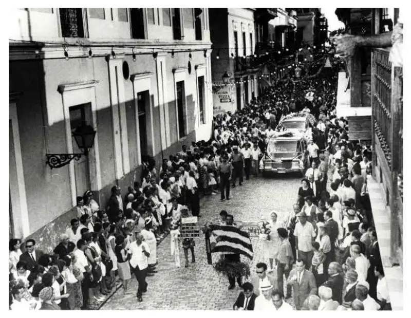 Rafael Hernández y los símbolos musicales boricuas 3 4 sepelio de rafael hernandez en 1965.jpg