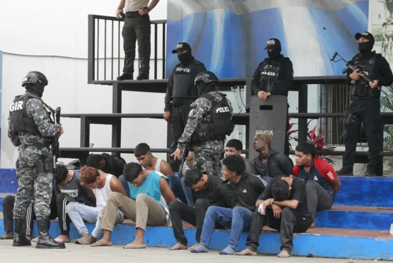 ame8397 ecuador violencia