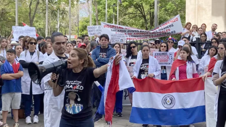 Paraguay: 446 médicos presentaron renuncias y el Gobierno excluyó al sindicato de las negociaciones 1 cxhtym3inbaptljqqy4lad6q7e