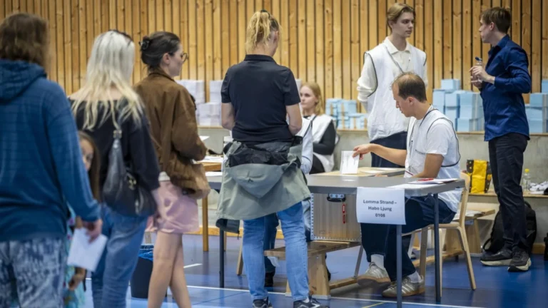 el bloque opositor de centroizquierda gana las elecciones suecas segun un sondeo