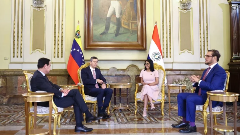 encuentro delcy rodriguez y santiago pena 1