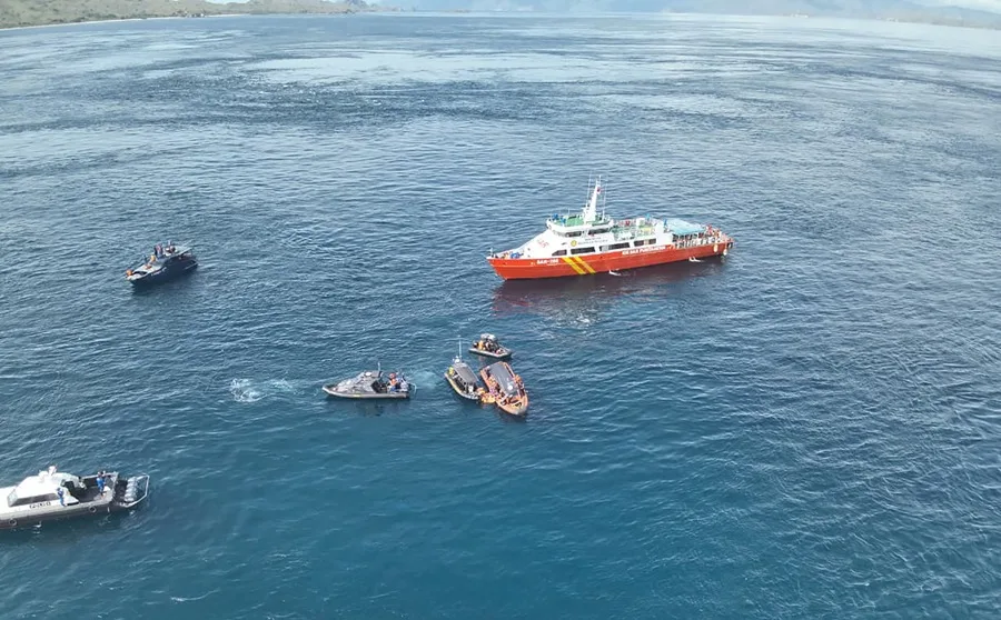 epa8397 indonesia boat accident