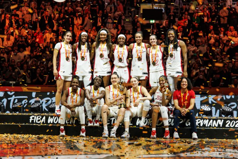 EE.UU. conquista Mundial de Baloncesto Femenino e iguala hito de la Unión Soviética