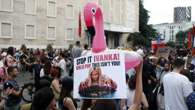 la ue advierte a albania que el resort del yerno de trump amenaza su adhesion