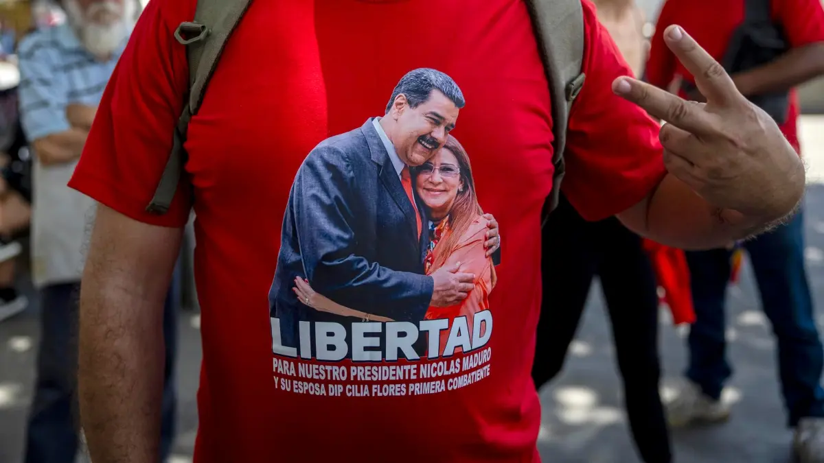 manifestante pulover maduro ag26.jpg