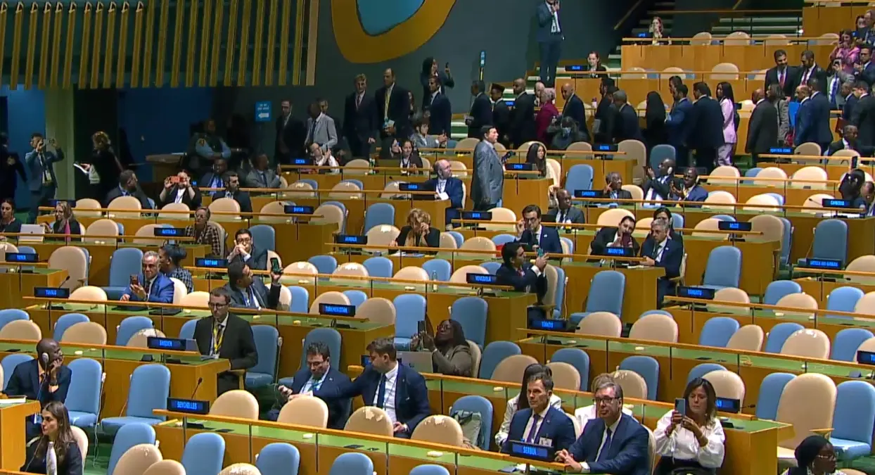 onu diplomaticoabandonan sala netanyahu.jpg