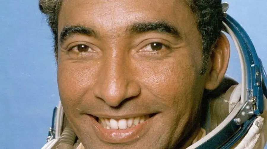 portada arnaldo tamayo 2 580x325 1.jpg