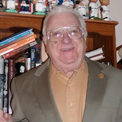 vene juan pose 011 400x400 1.jpg