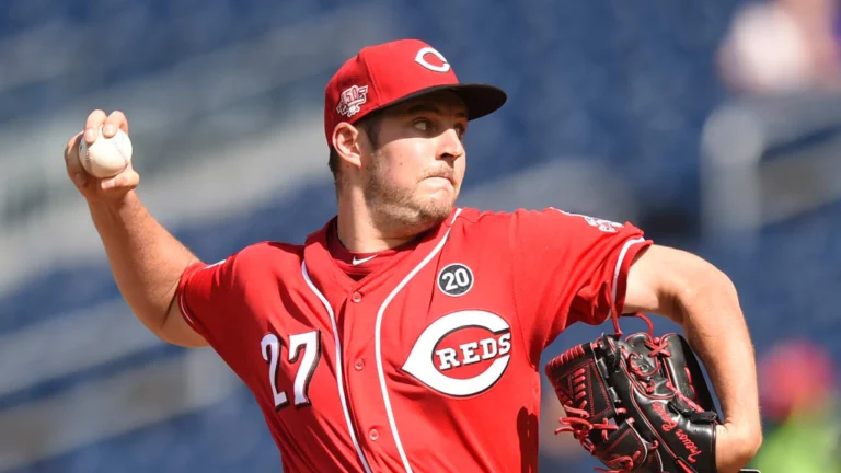 El ganador del Cy Young Trevor Bauer refuerza a Estrellas Orientales