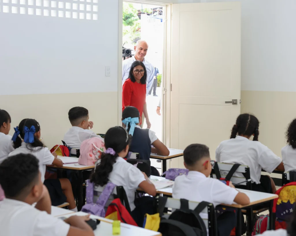 Presidenta (E) de Venezuela acompaña inicio de año escolar y recuerda a víctimas de terremotos 2 whatsapp image 2026 09 14 at 13 33 36 2