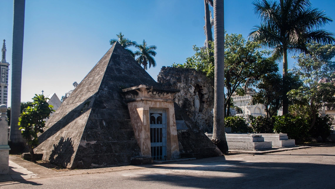 Cementerio de Colón. Historias tras el arco de triunfo 5 09 1140.jpg