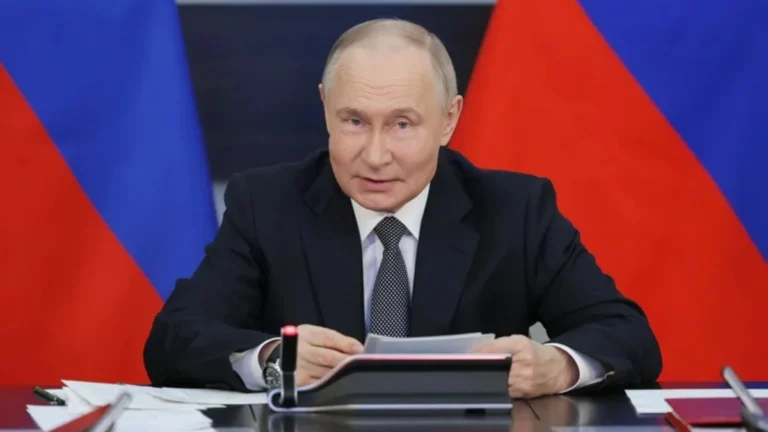 11apr2502jpg russia putin defence 1