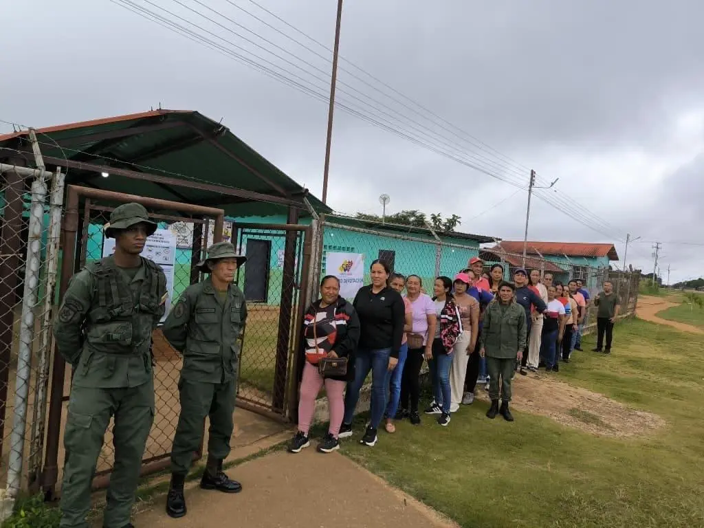 En imágenes: despliegues de centros de votación para la Consulta Popular Nacional 2026 4 3f4abc47 58b9 4915 a957 e4c6c7b8045e.jpg