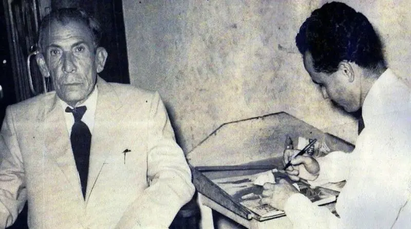 4 entrevistado en 1956.jpg