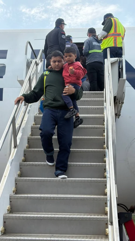 Venezuela: 387 migrantes retornan al país mediante la Gran Misión Vuelta a la Patria 2 4c76cdaa 32e6 4999 a1ac e3ee7938e156 1