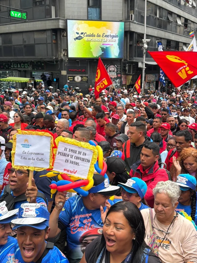 Trabajadores venezolanos marchan en Caracas en respaldo a Delcy Rodríguez y por la paz 4 840346212 2347065222787797 8920986977753289968 n