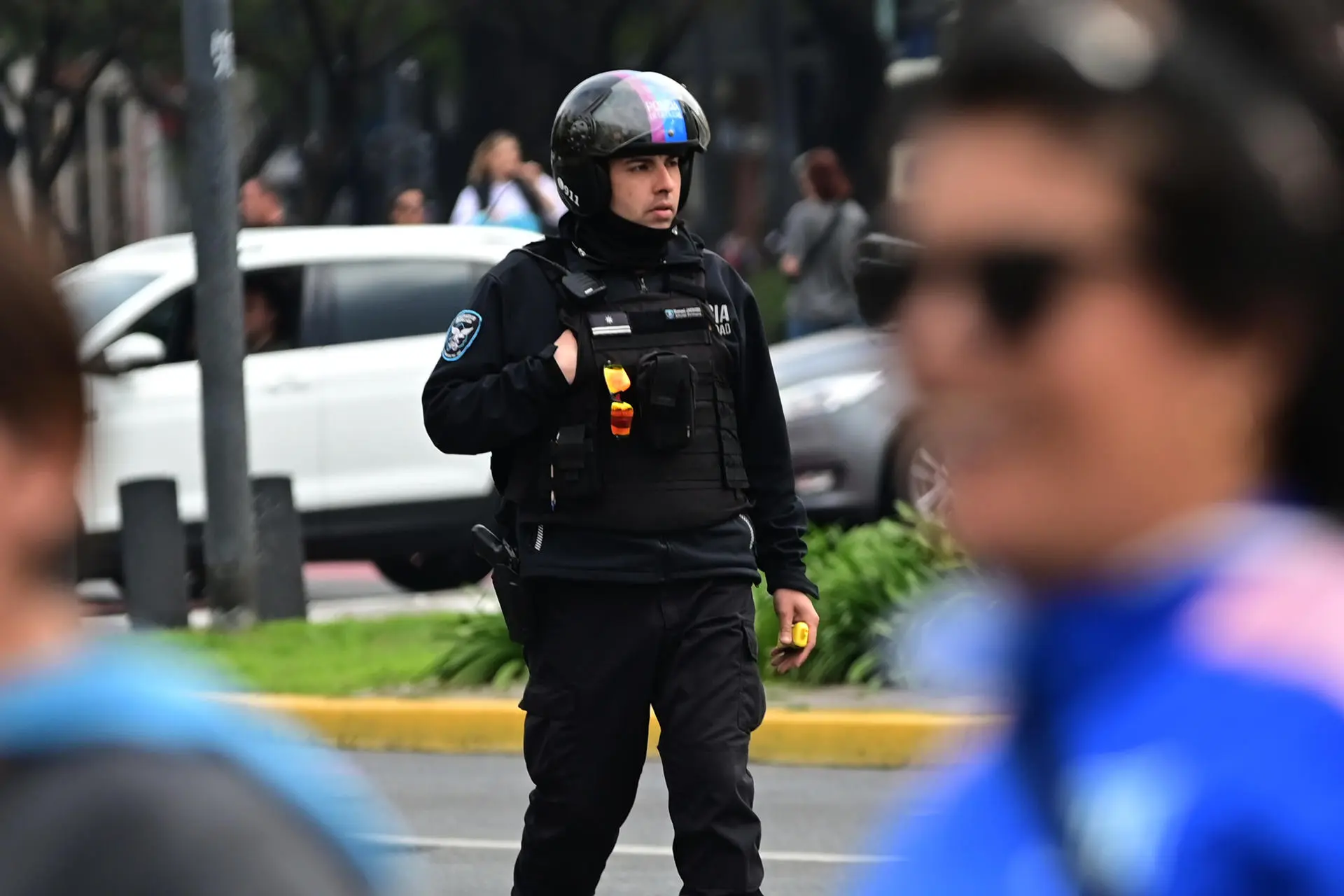 Detienen al cura "Paco" Olveira y a dos jóvenes en la marcha de jubilados