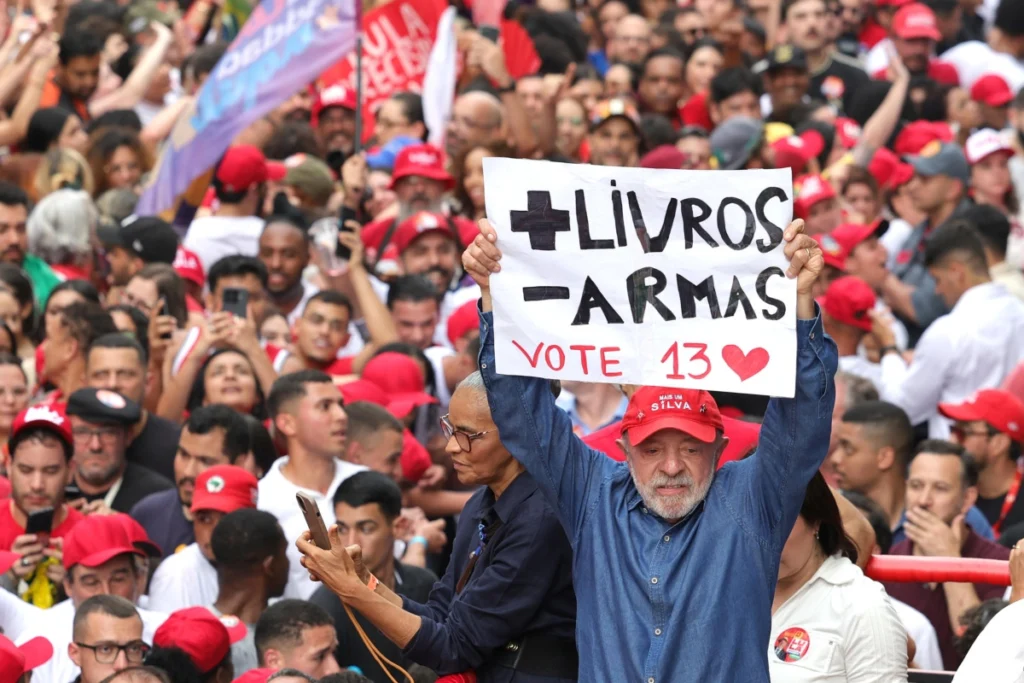 Brasil elige entre Lula y Bolsonaro, dos modelos de país y un parteaguas geopolítico 5 brasil elecc lula mas libros menos armas 4