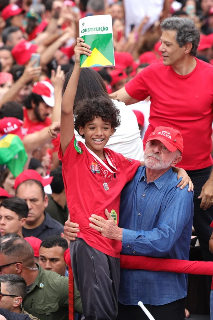 Brasil elige entre Lula y Bolsonaro, dos modelos de país y un parteaguas geopolítico 6 brasil elecc lula nino 3