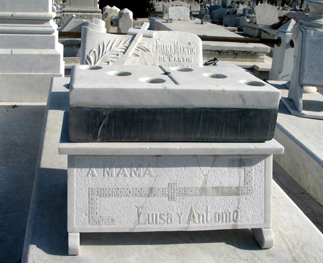 Cementerio de Colón. Historias tras el arco de triunfo 6 cementerio de colon tumba del domino small