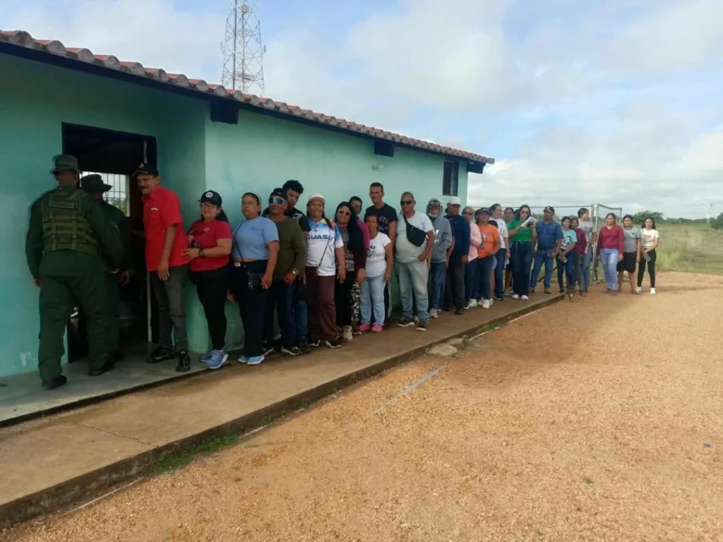 En imágenes: despliegues de centros de votación para la Consulta Popular Nacional 2026 3 dde7bf78 512b 4e7f 990a 60faa9afe555