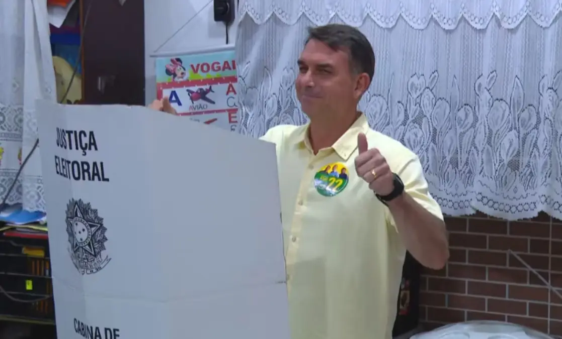 flavio bolsonaro votacion.jpg