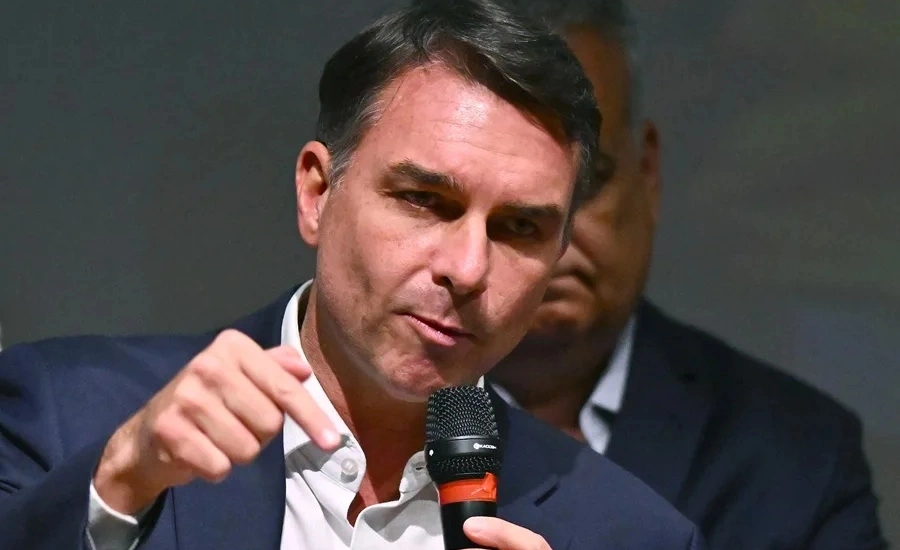 flavio microfono 2026.jpg