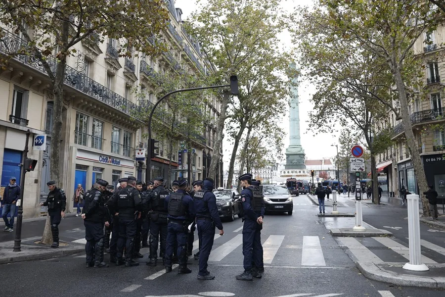 Francia despliega 70.000 agentes y la oposición recurre las restricciones a las marchas
